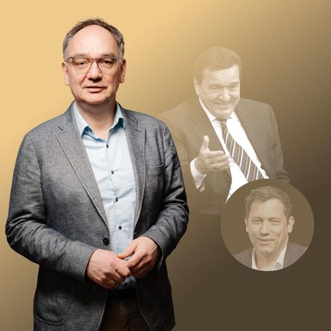Fried is in the middle of the picture. In the background of Klingbeil and Schröder