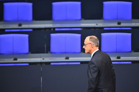 Friedrich Merz ist im ersten Wahlgang nicht zum Bundeskanzler gewählt worden - und der Dax gibt nach