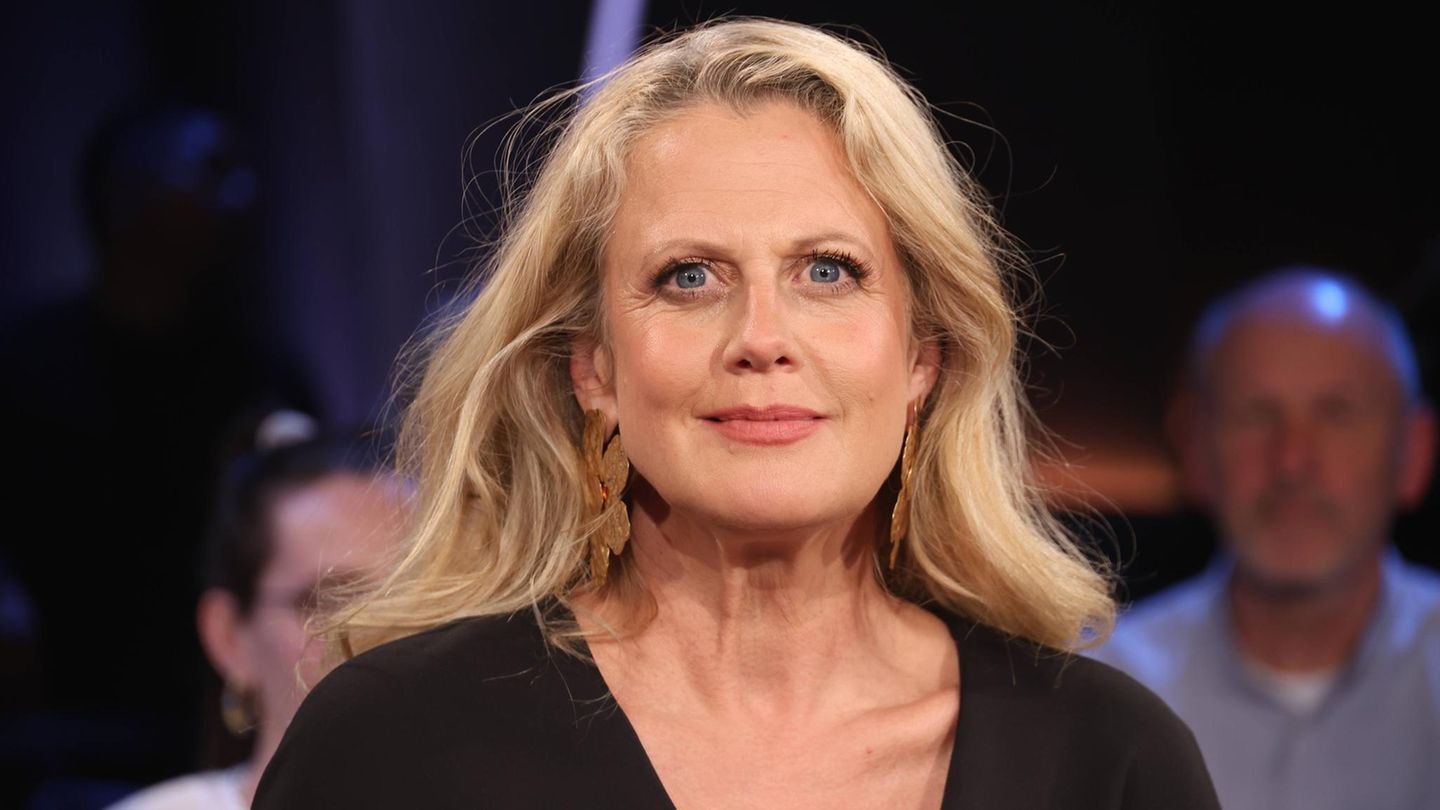Barbara Schöneberger moderiert erneut das Rahmenprogramm der ARD zum ESC, dieses Mal aus Basel