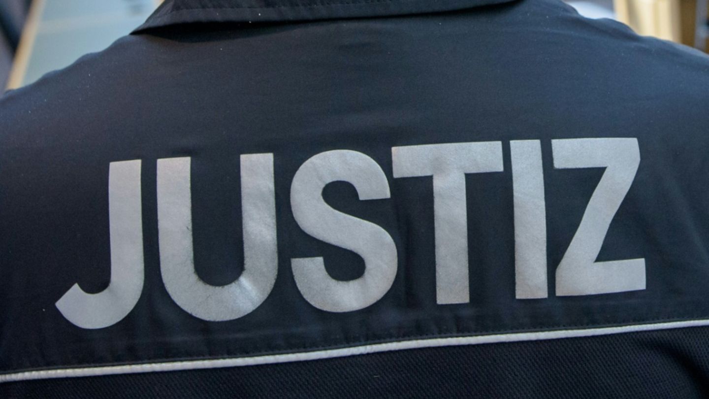 Justizangestellter in einem Gericht