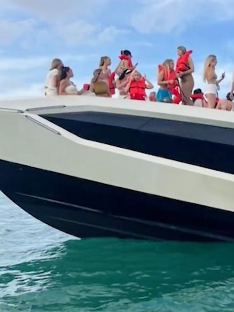 Völlig überfüllte Influencerinnen-Yacht sinkt vor der Küste von Miami