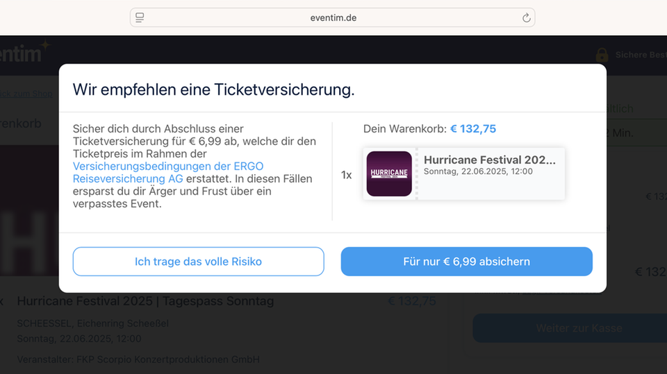 Die Nutzerführung von Eventim beim Ticketkauf führt über ein kleines Fenster, dass einen noch mal die Versicherung nahelegt