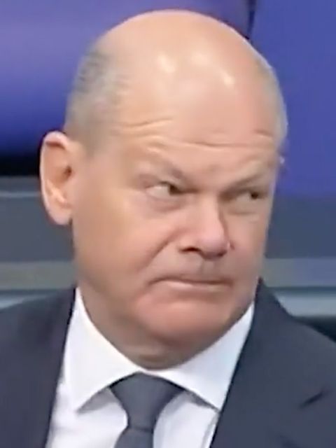 Olaf Scholz reagiert fassungslos auf Merz-Schlappe