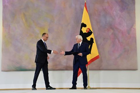 Kanzler Merz und Steinmeier