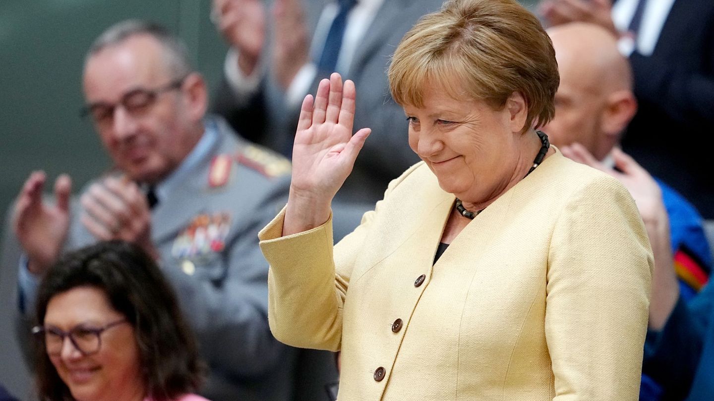 Bundestag: Merkel congratulates Merz: wishes strength, fortune and joy