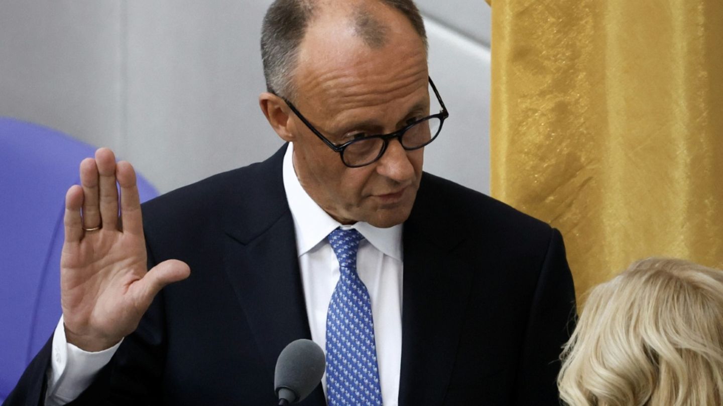 Friedrich Merz legt seinen Eid ab