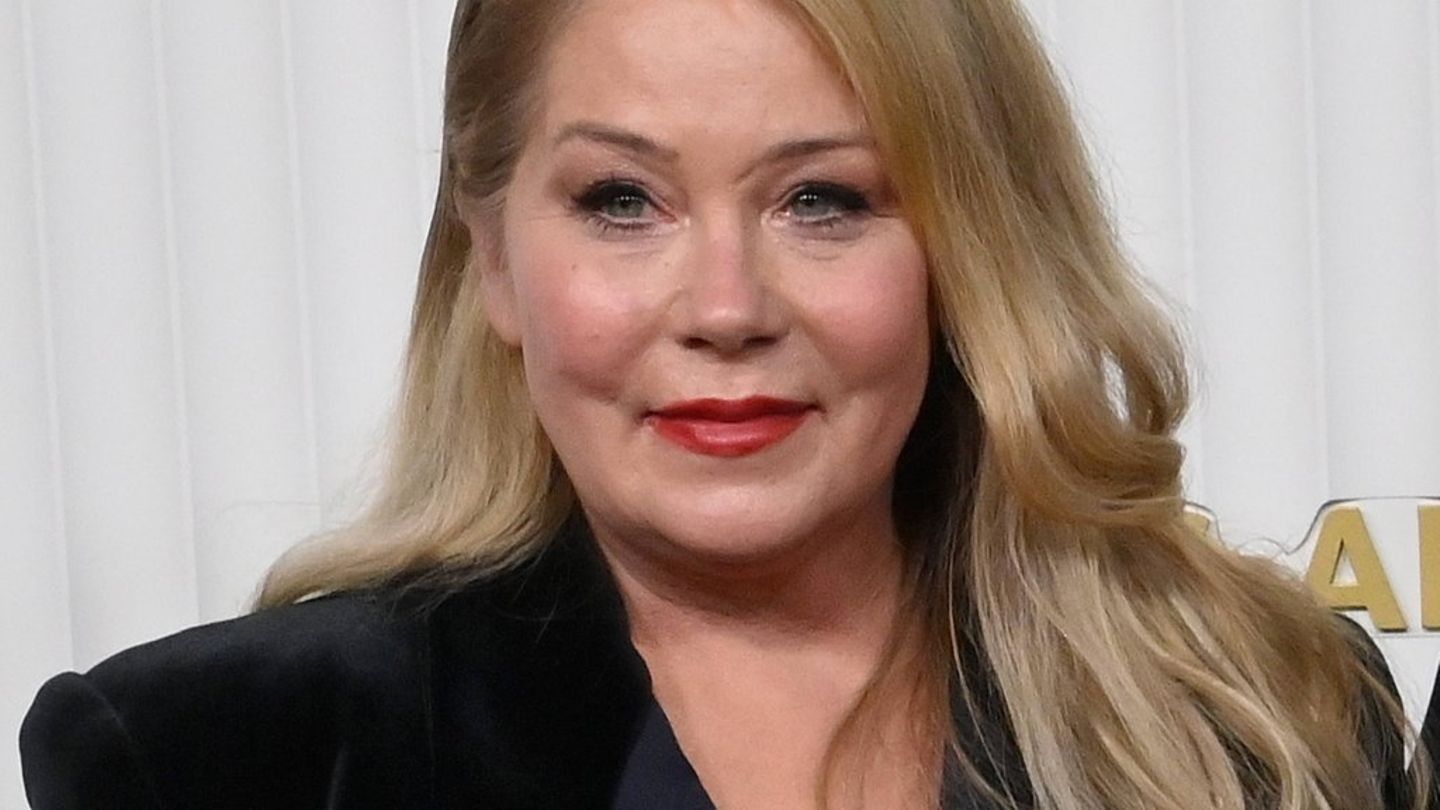 Christina Applegate: Her MS disease is so bad