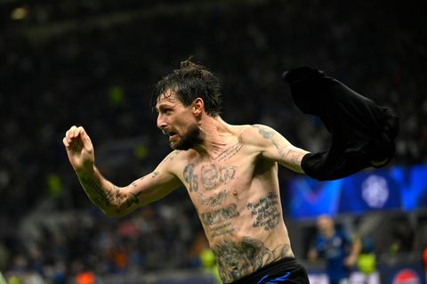 Champions League: Inters Francesco Acerbi jubelt nach dem Tor zum 3:3 in der Nachspielzeit