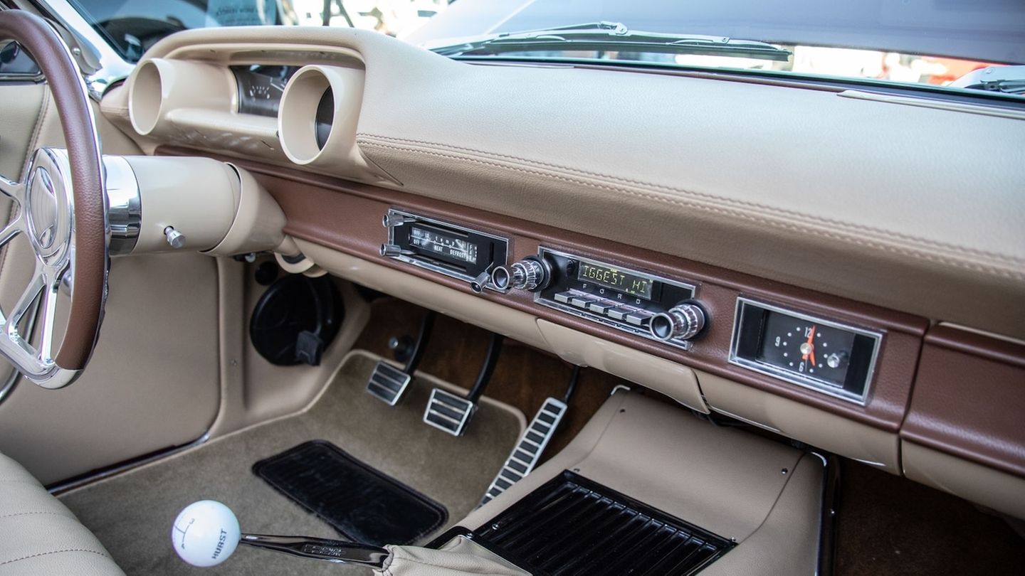 Stylish radios for classic cars and youngtimers: a guide