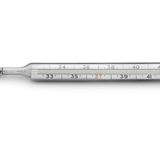 Der Klassiker unter den Fieberthermometern ist das Kontaktthermometer mit einer Ausdehnungsflüssigkeit. Früher war da Quecksilber, doch seit dem Verbot der giftigen Substanz werden andere Flüssigkeiten verwendet. Ganz gleich, ob Oral, unter den Armen oder rektal gemessen wird, den genauesten Wert erhält man mit einem zuvor auf annähernd Körpertemperatur erwärmten Thermometer. Oral sollten 0,3 Grad addiert werden, unter den Achseln 0,5 Grad. Das exakteste Ergebnis liefert die rektale Messung. Etwa fünf Minuten sollte die Messung dauern.