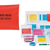 Dieses erste Hilfeset ist nicht nur dem Namen nach für Kinder. Verbände, Pflaster, Kompressen sind auf Kindergröße vorgeschnitten. Dazu kommen Augenkompressen, Flächenverbände für Schürfunden und Wundreinigungstücher.