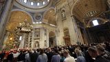Etwa 20.000 Gläubige finden bei Messen in der Basilika Platz – wie viele zu diesem besonderen Gottesdienst eingelassen wurden, ist allerdings nicht bekannt