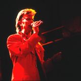 David Bowie auf der Bühne bei einem Konzert in Berlin 1987