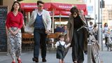 Katie Holmes und Tom Cruise spazieren 2007 mit Tochter Suri durch Berlin
