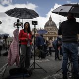 Wie viele TV-Sender aus aller Welt wohl gerade aus Rom berichten?