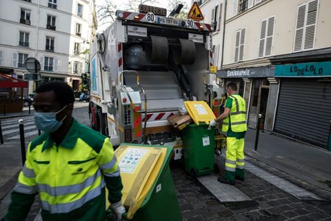 Müllfahrzeug in Paris