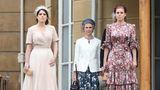 Prinzessin Eugenie und Prinzessin Beatrice im Kostüm mit Hut vor dem Buckingham Palast
