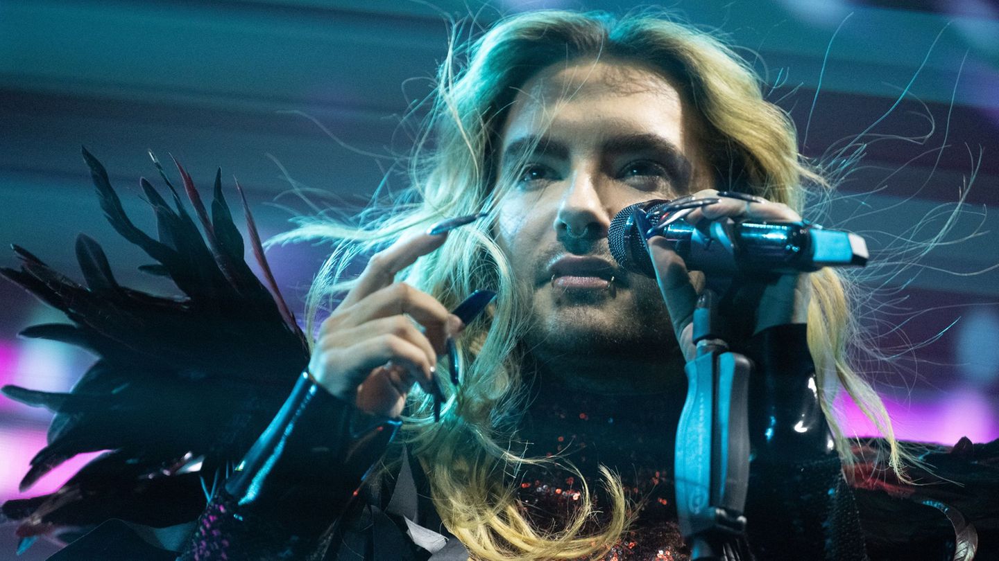 Bei einer Reise nach Warschau legte Tokio-Hotel-Sänger Bill Kaulitz in seiner alten Heimat in Sachsen-Anhalt einen Stopp ein. (A