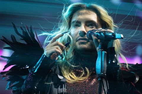 Bei einer Reise nach Warschau legte Tokio-Hotel-Sänger Bill Kaulitz in seiner alten Heimat in Sachsen-Anhalt einen Stopp ein. (A
