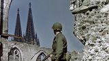 US-Soldat in den Ruinen von Köln