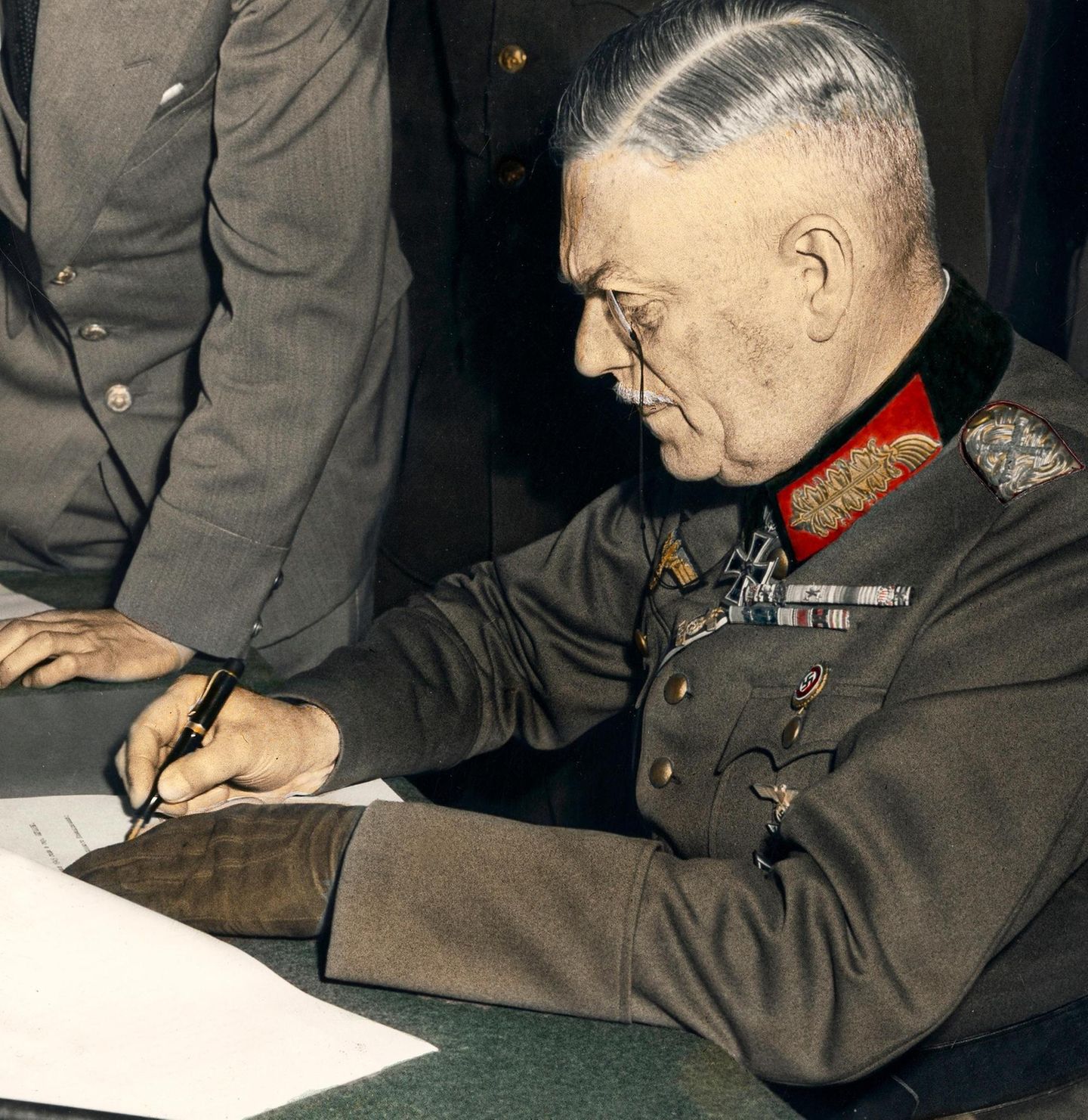 Kriegsende in Europa Wilhelm Keitel unterzeichnet die deutsche Kapitulation
