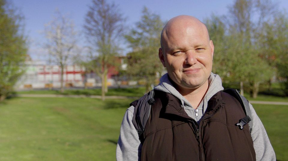 Bomben fallen vor dem Kinderzimmer – was macht Krieg mit einem Vater? (Video)