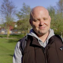 Bomben fallen vor dem Kinderzimmer – was macht Krieg mit einem Vater? (Video)