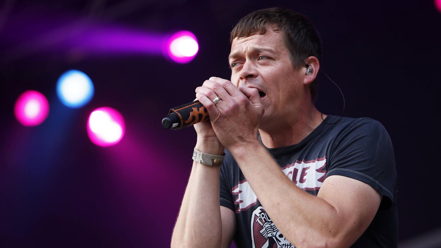 3 Doors Down: Singer makes cancer public