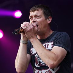 Brad Arnold trat mit seiner Band 3 Doors Down 2013 bei einem Konzert im Hamburger Stadtpark auf