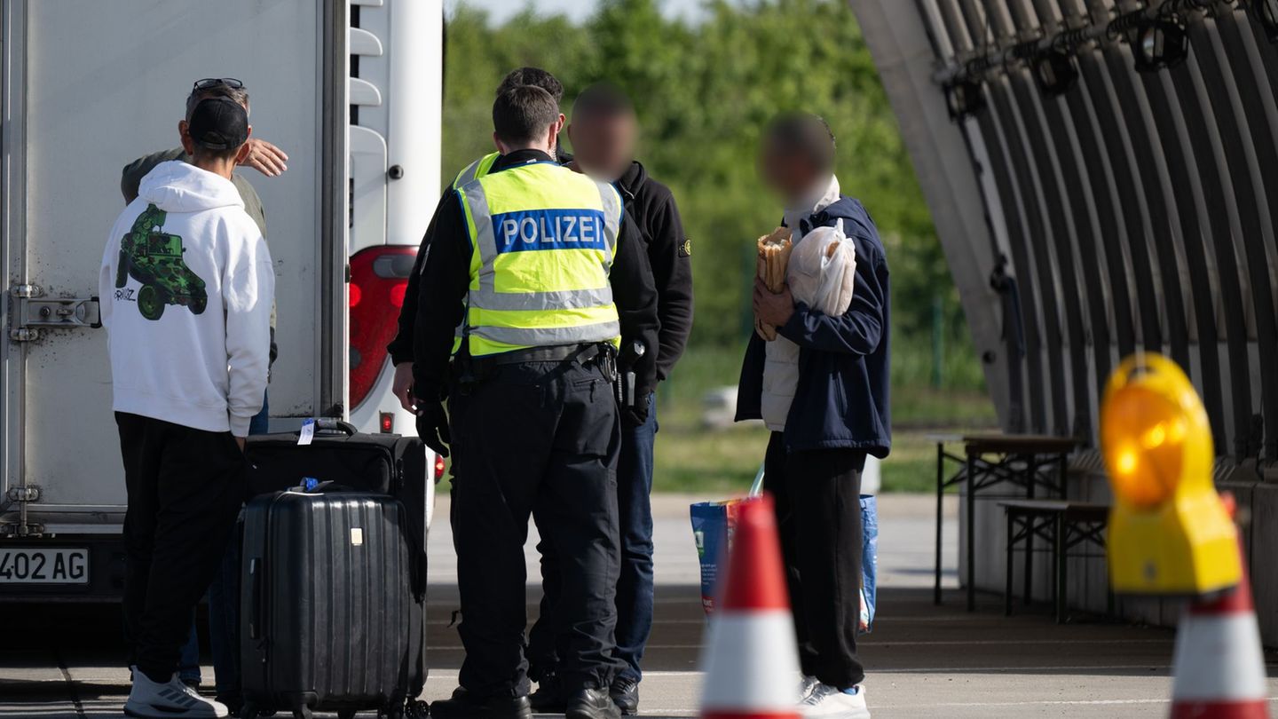 Migration policy: increased border controls are on – criticism of neighbors