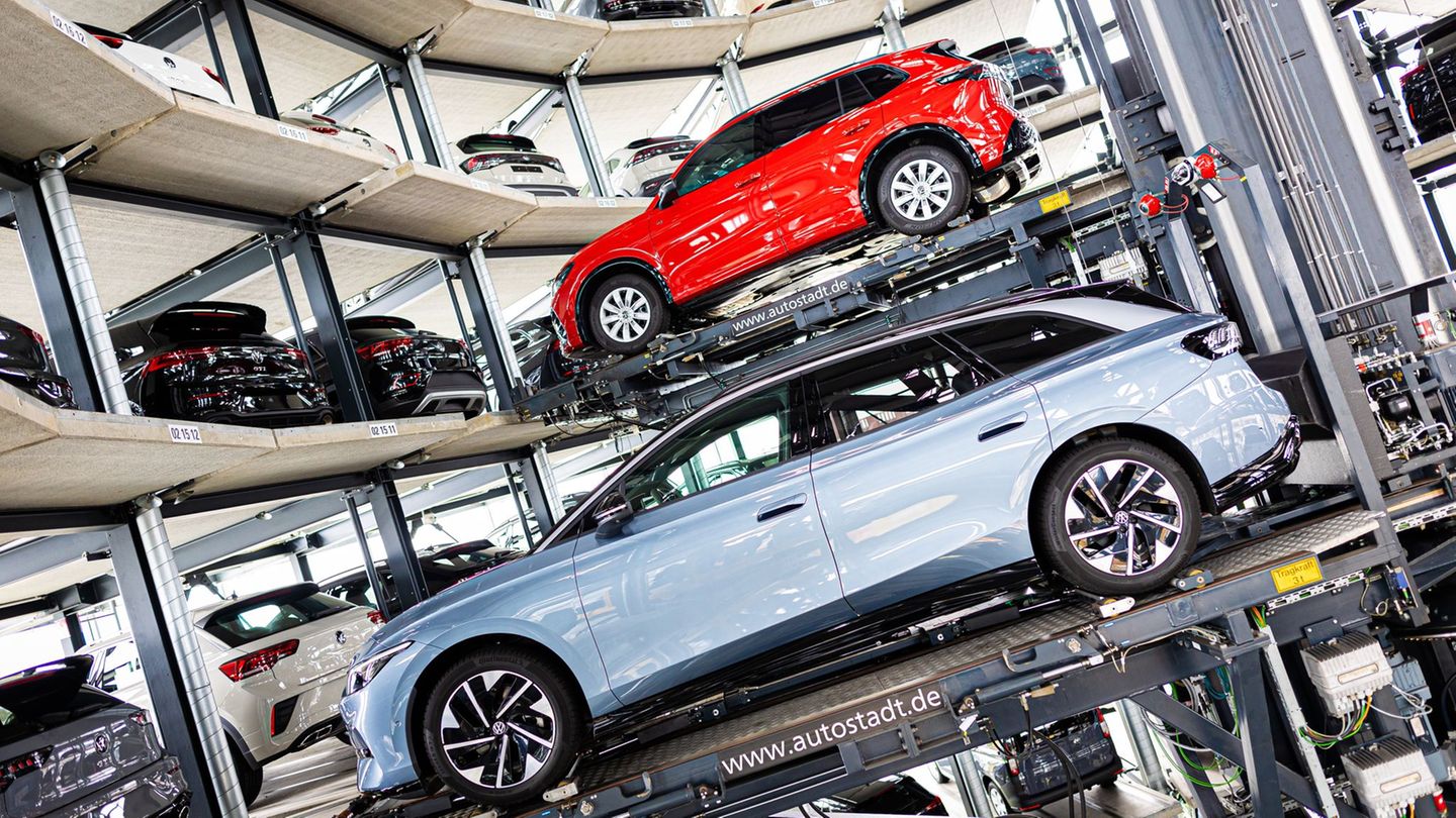 Electromobility: VW dominates German e-car market-Tesla falls from TOP10