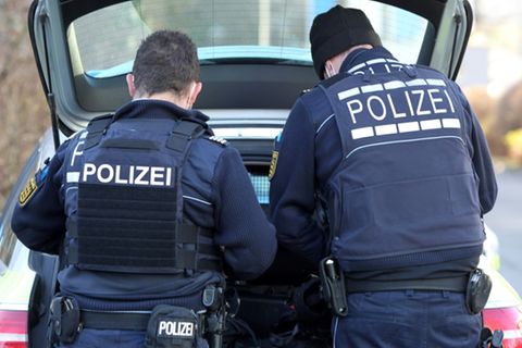 Polizisten bei einem Einsatz