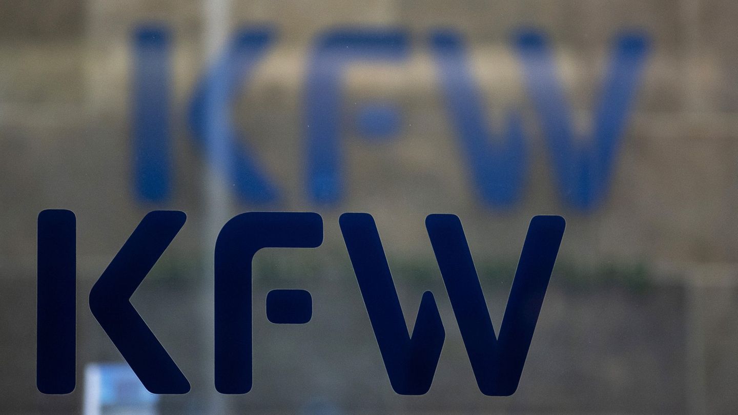 Higher provision for failures: Funding bank KfW makes significantly less profit