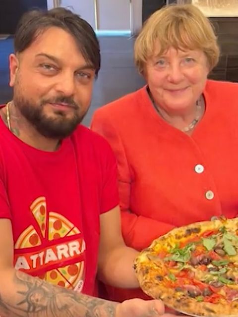 Selten privat: Das bestellt Alt-Kanzlerin Merkel in einer kleinen Pizzeria in Neapel