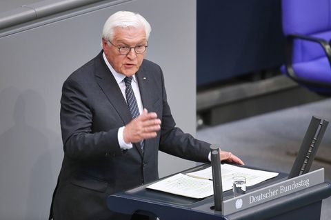 Frank-Walter Steinmeier bei der Gedenkstunde zum 80. Jahrestag des Endes des Zweiten Weltkriegs im Bundestag