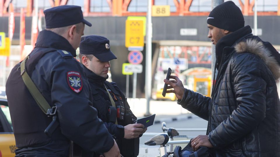 Reporter: "Angst vor Anschlägen – Moskau stellt Mobilfunknetz ab"