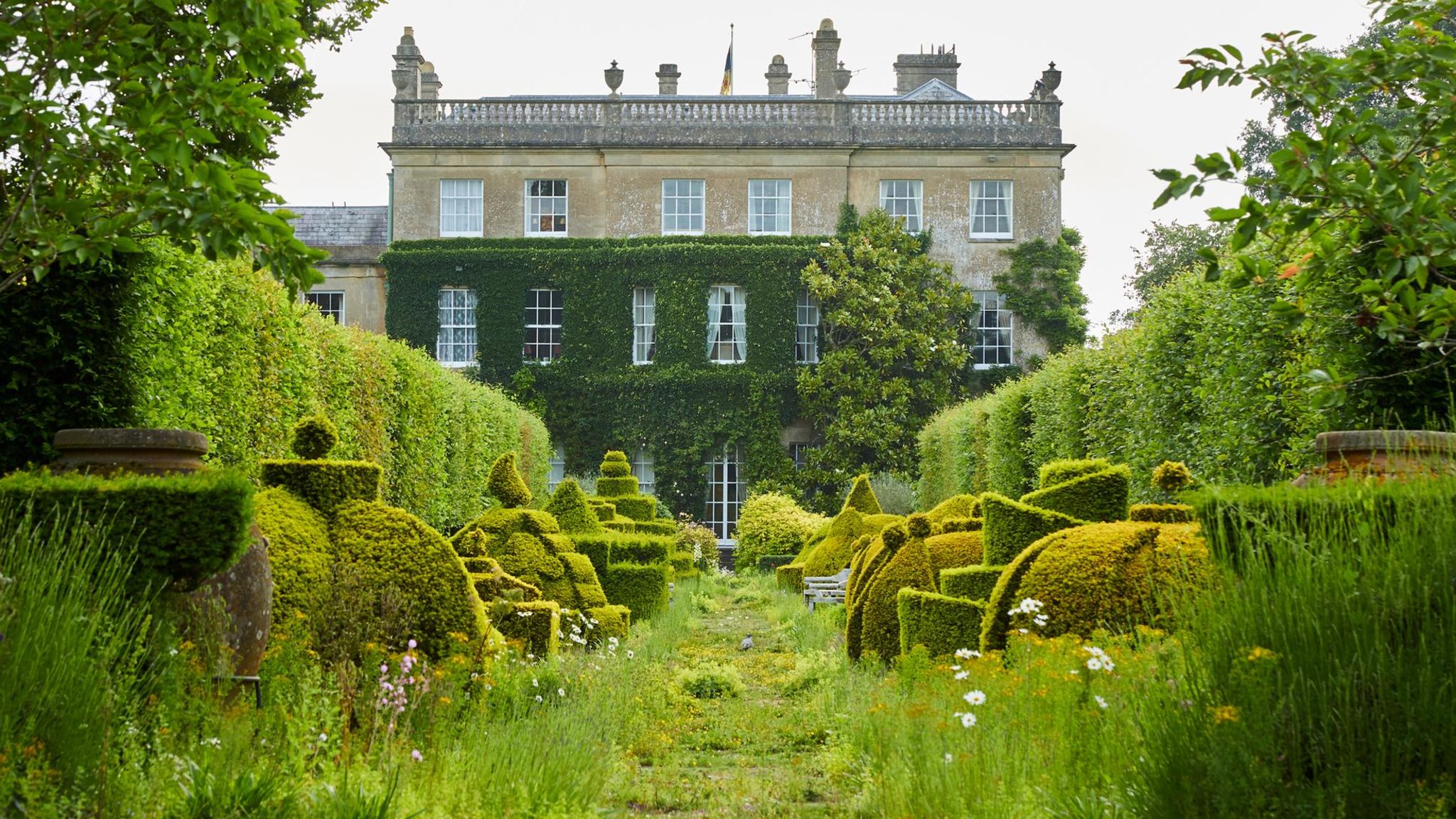 Landhaus Highgrove König Charles Wie eine Szene aus "Alice im Wunderland": Der Thymian-Weg auf König Charles' privatem Landsitz Highgrove