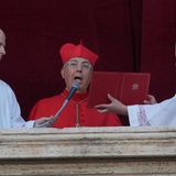 Kardinal Dominique Mamberti verkündet die Wahl des neuen Papstes im Vatikan