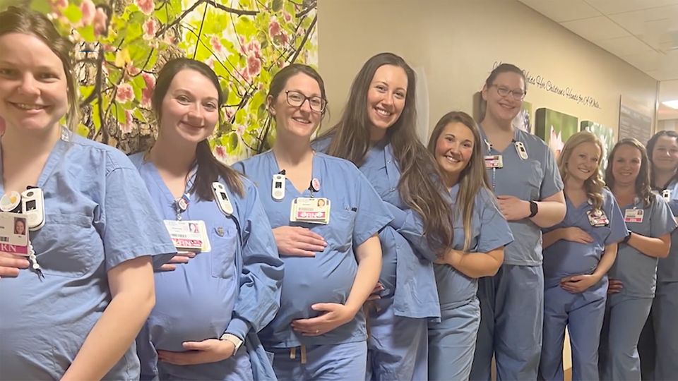 Auf dieser Baby-Station sind 14 Schwestern schwanger Auf dieser Baby-Station sind 14 Schwestern schwanger
