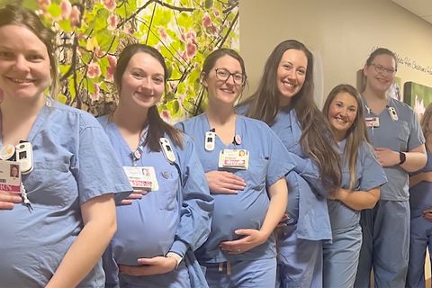 ⁠Auf dieser Baby-Station sind 14 Schwestern schwanger