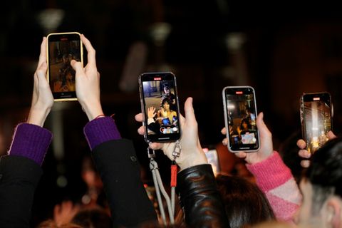 Fans mit Smartphones