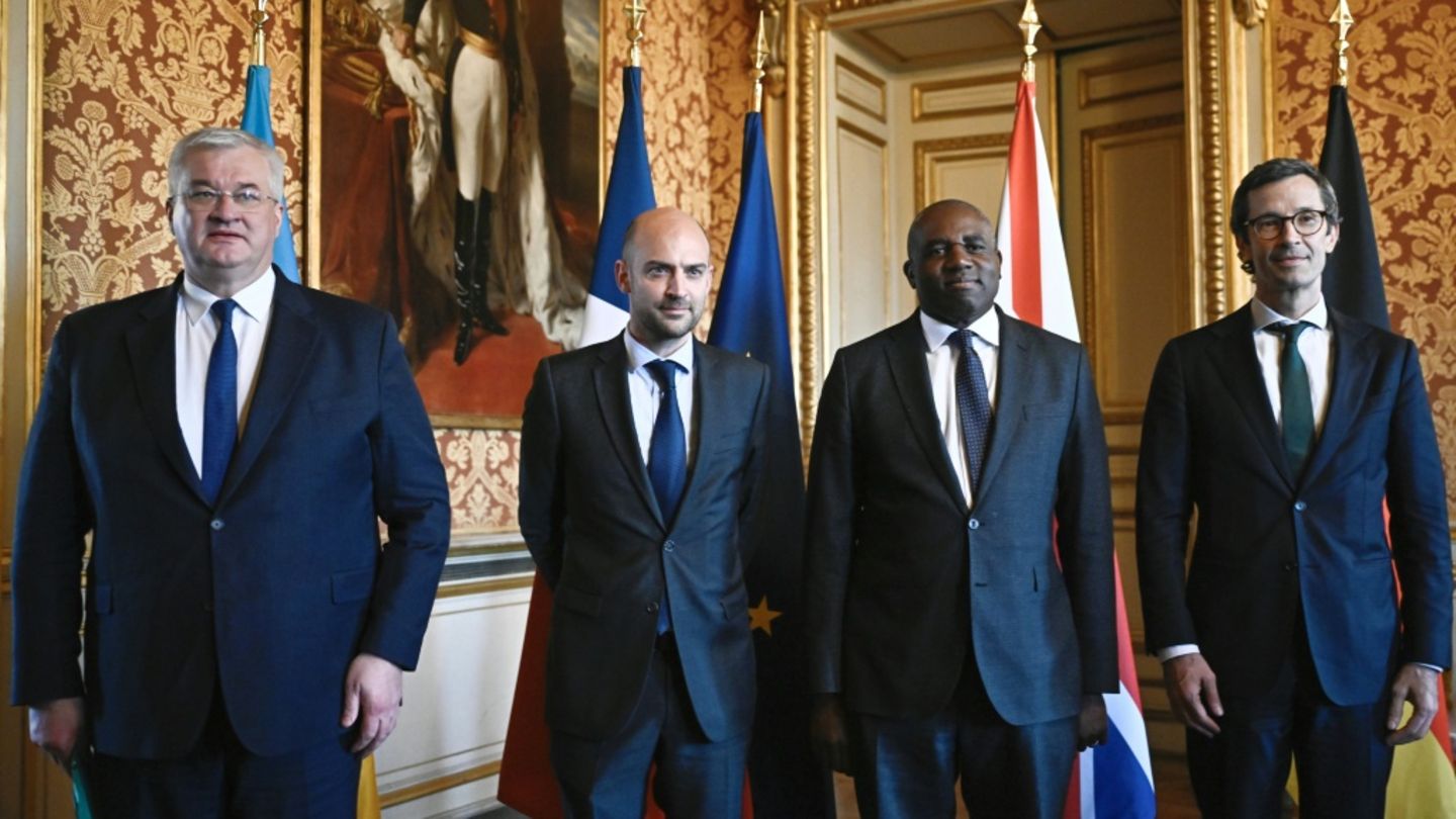 Die Außenminister der Ukraine (v.l.), Frankreichs und Großbritanniens im April in Paris