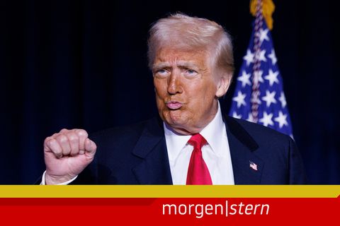Donald Trump freut sich über den ersten US-amerikanischen Papst