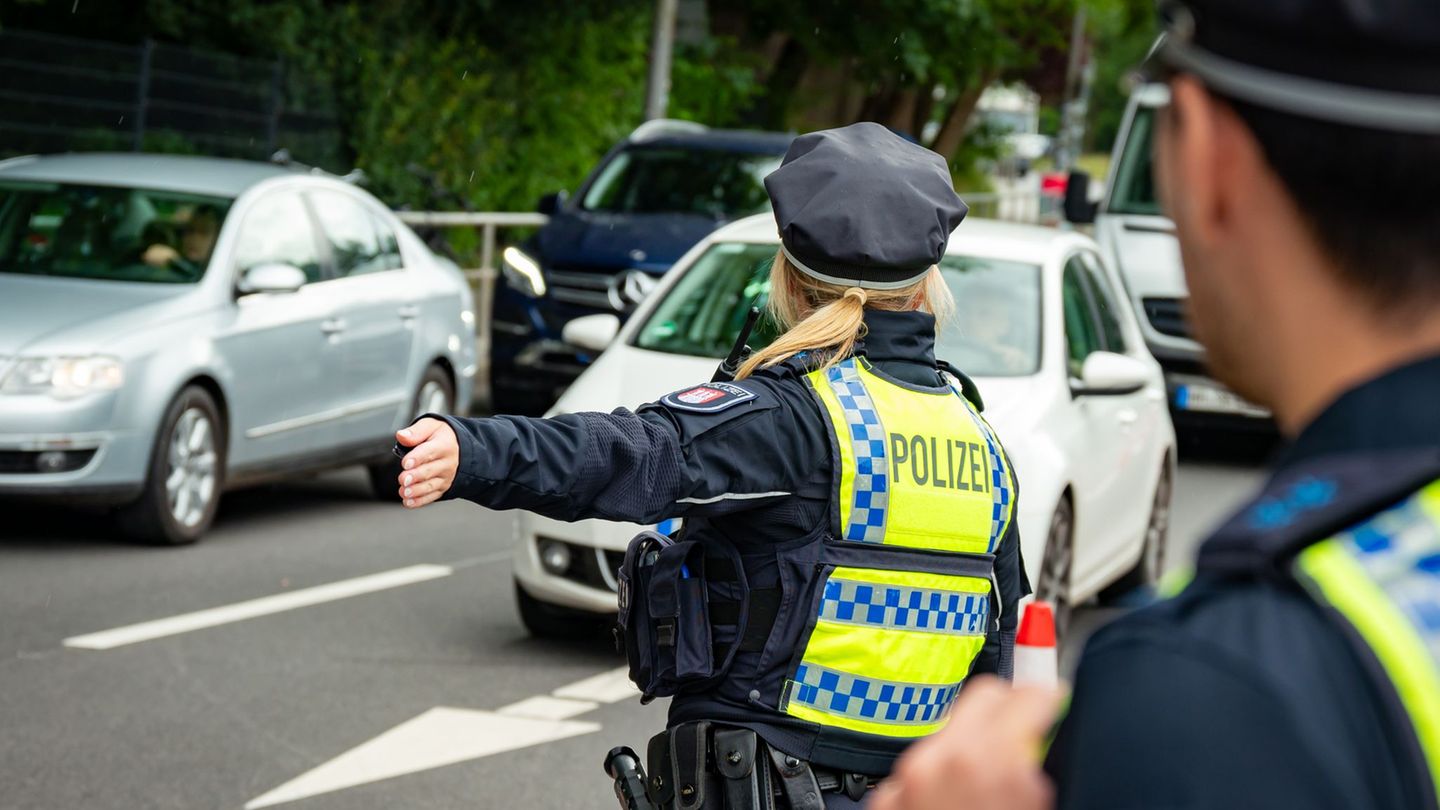 Sicherheit-Hafengeburtstag-und-HSV-Spiel-Polizei-im-Gro-einsatz