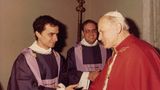 Treffen mit dem Vor-Vor-Vorgänger: Der junge Robert Prevost trifft den verstorbenen Papst Johannes Paul II.  