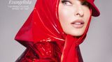 Evangelista 2022 mit rotem Schal auf dem Cover der "Vogue"