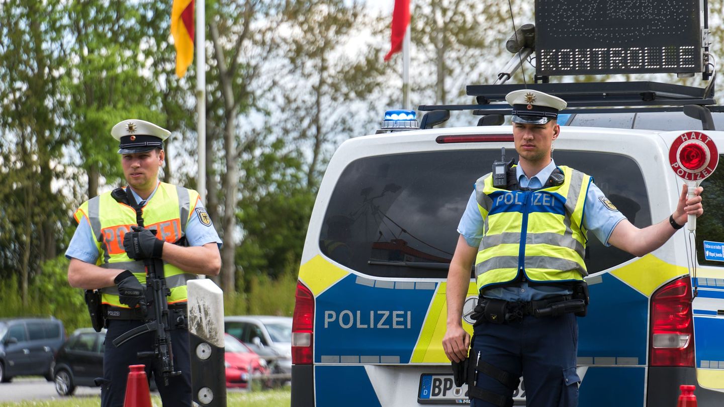 Border controls: emergency in asylum policy? The dispute over an EU clause