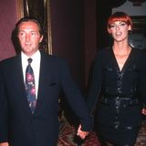 Linda Evangelista im schwarzen Blazer neben Gerald Marie, ihrem Ehemann