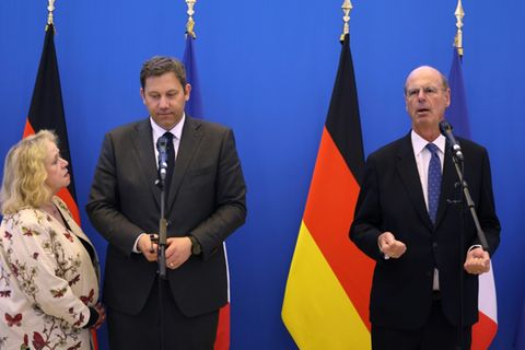 Lars Klingbeil und Eric Lombard (links)