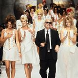 Cindy Crawford, Linda Evangelista und Claudia Schiffer 1995 bei einer Chanel-Modenschau mit Karl Lagerfeld